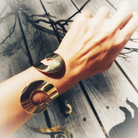 Brass swirl fun statement cuff bracelet - Picture 1 of 2